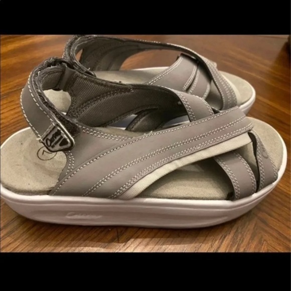 Curves for Women Cross Strap Toning Sandals 7 - Picture 4 of 10